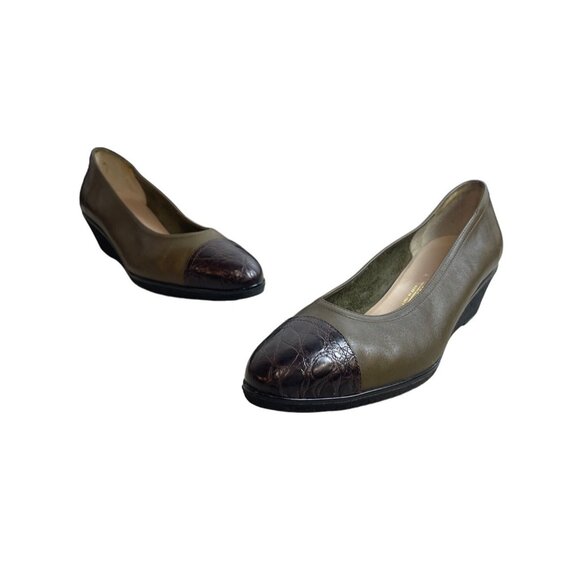 Vintage Salvatore Ferragamo Women's Olive Green Flat Shoes Sz 8B - Picture 1 of 10